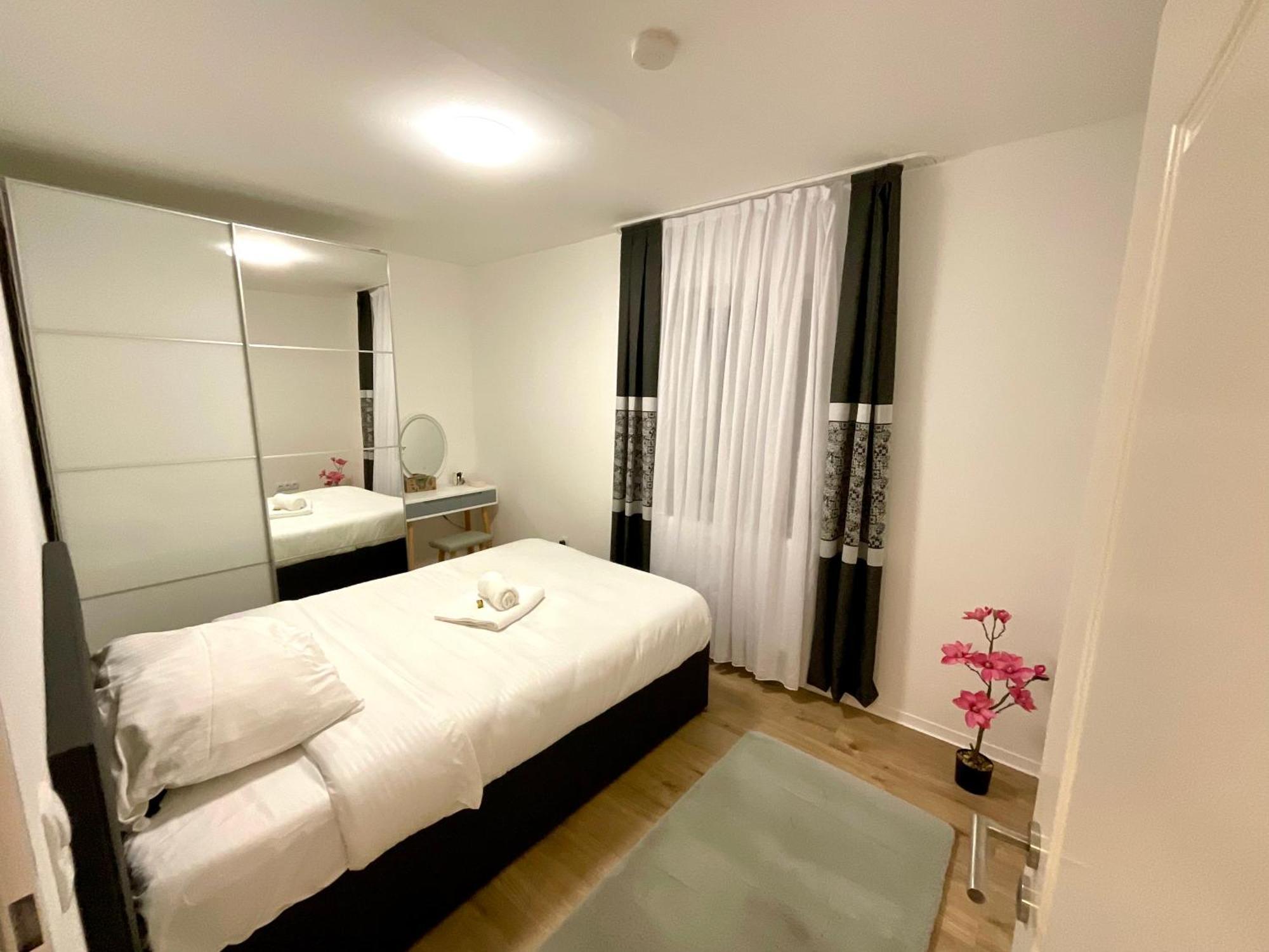 Best Central Apartment - Am Marktplatz - Up To 5 - Next To Frankfurt And Hanau - Coffee And Snacks - Netflix, Prime, Disney Nidderau エクステリア 写真