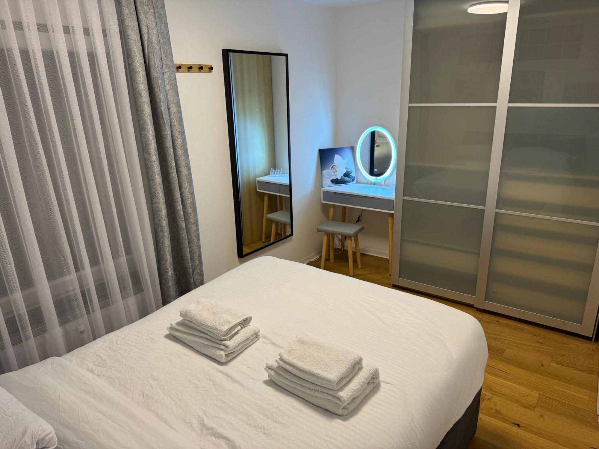 Best Central Apartment - Am Marktplatz - Up To 5 - Next To Frankfurt And Hanau - Coffee And Snacks - Netflix, Prime, Disney Nidderau エクステリア 写真